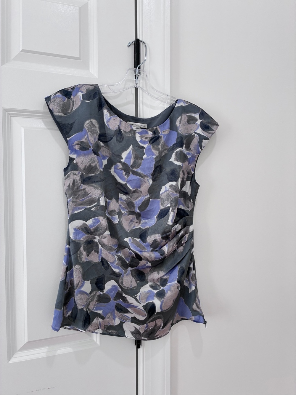 Printed Cap Sleeve Blouse in Gray & Purple - Banana Republic